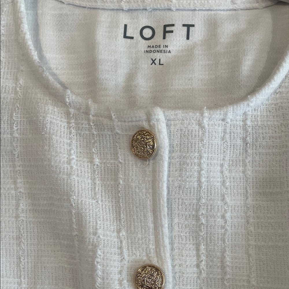 NWT-LOFT white Textured vest Top with Gold Buttons and pockets Size XL - Picture 2 of 7